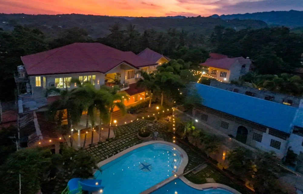 Blue Pot Family Resort Royal Blue Room Image